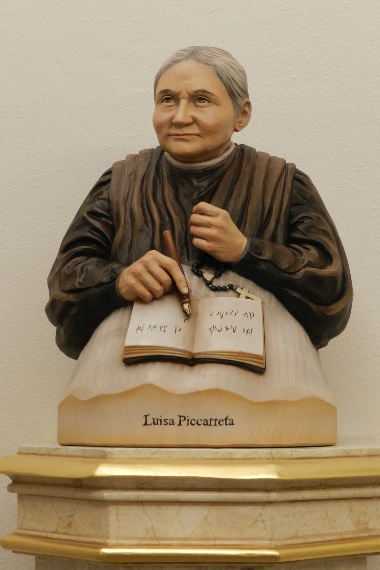 Madre Piccarreta bust